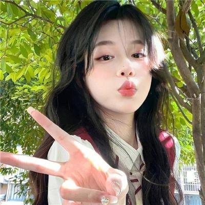 卷发苏 海报